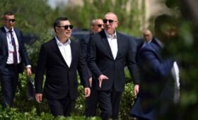 Садыр Жапаров и Ильхам Алиев ознакомились с генпланом развития городов Физули и Агдам