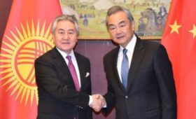 Главы МИД Кыргызстана и Китая провели встречу в Астане