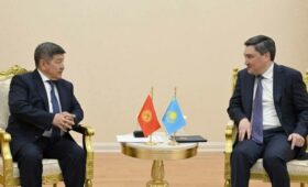 Глава Кабмина Жапаров встретился с премьером Казахстана Бектеновым