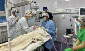 В Бишкеке врачи из Кувейта проводят операции детям, у которых проблемы со зрением
