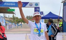 68-летний генерал-майор милиции в отставке в третий раз подряд занял 1 место на марафоне на Иссык-Куле