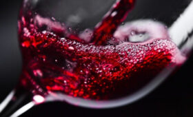 ГНС пресекла незаконный ввоз более 2 тонн вина