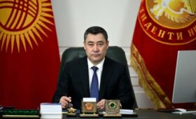 Президент поздравил православных кыргызстанцев с Пасхой