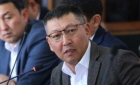 Максатбек Сазыкулов освобожден от должности вице-мэра Бишкека. Ранее его задержали сотрудники ГКНБ