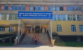 Садыр Жапаров навестил детей, пострадавших в результате инцидента в Сузаке