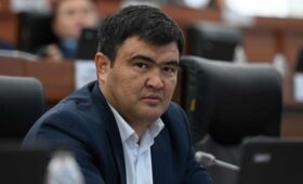 Депутат потребовал, чтобы представитель Кабмина отчитался о наказании министров, не пришедших на заседания в ЖК