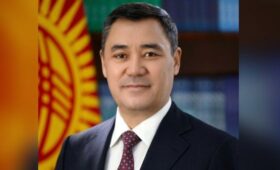 Президент Жапаров поздравил кыргызстанцев с Днем Конституции