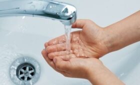 Медики рекомендуют мыть только три части тела каждый день
