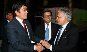 Замглавы Кабмина и глава МИД Пакистана провели переговоры в Бишкеке