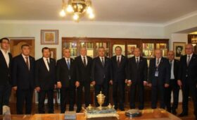 Главы спецслужб стран СНГ посетили дом-музей Чингиза Айтматова в Бишкеке