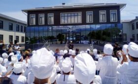 Садыр Жапаров открыл новое здание детского реабилитационного центра в Чолпон-Ате