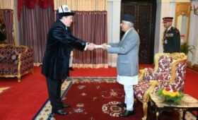 Посол Кыргызстана вручил верительные грамоты президенту Непала 