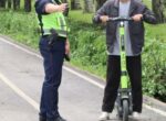 Теперь самокатчиков будут штрафовать за нарушения. Садыр Жапаров подписал изменения в закон «О дорожном движении» и в Кодекс о правонарушениях
