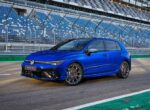 Volkswagen Golf R стал мощнее после рестайлинга и получил «чёрную» версию