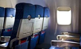 Ученые раскрыли опасность сочетания алкоголя и пониженного давления в самолете