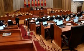 Парламент принял поправки в закон о статусе депутата с учетом возражений президента