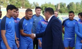 Камчыбек Ташиев встретился с национальной сборной по футболу