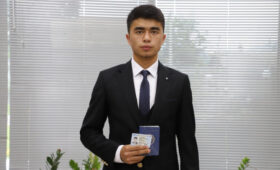 Футболист из Оша получил гражданство КР благодаря Камчыбеку Ташиеву