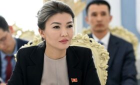 Фракция «Бүтүн Кыргызстан» исключила из своего состава депутата Айгүл Айдарову