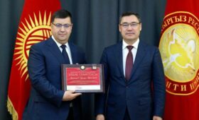 Садыр Жапаров принял посла Узбекистана по случаю завершения его дипломатической миссии