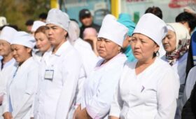 С сентября в Кыргызстане зарплата врачей увеличится на 50%