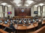 В ходе третьей сессии Жогорку Кенеша 7 созыва проведено 73 заседания, приняты более 200 законопроектов
