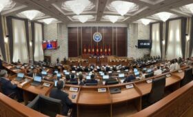 В ходе третьей сессии Жогорку Кенеша 7 созыва проведено 73 заседания, приняты более 200 законопроектов