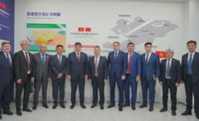 В Урумчи открылся кыргызско-китайский торгово-экономический центр