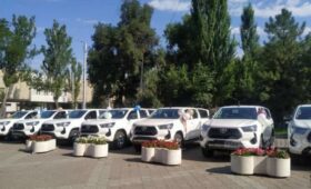 Ко Дню медработника Минздраву передали 10 автомобилей Toyota Hilux