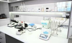 В частных клиниках оборудование новее и лабораторные исследования проводятся лучше? Ответ ФОМС