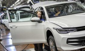 Работать до позеленения: «восьмой» VW Golf может остаться на конвейере до 2035 года