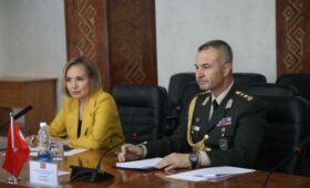Военному атташе Турции министр обороны Кыргызстана вручил медаль