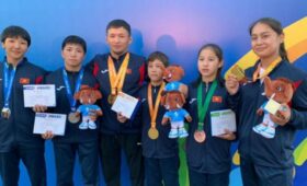 3 юных спортсменки из Бишкека заняли призовые места по женской борьбе на международных спортивных играх «Дети Азии»