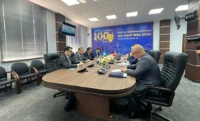 Генпрокурор Асаналиев встретился с генсеком Организации тюркских государств Омуралиевым 