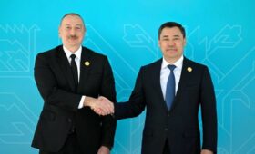 Садыр Жапаров вернулся в Чолпон-Ату после завершения неформального саммита ОТГ в Азербайджане 