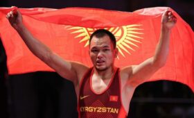 Руслан Тюменбаев поздравил Орозбека Токтомамбетова с победой на чемпионате Азии (U-20)