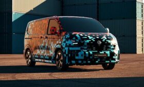 Volkswagen продолжает раскрывать Transporter нового поколения: детали интерьера