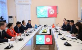 Спикер Жогорку Кенеша встретился с председателем Сената парламента Казахстана
