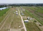 В Маевке на захваченных сельхозземлях начали строить дома. Видео