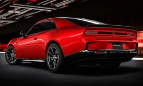 Электрический Dodge Charger Daytona выходит на рынок, бензиновый ожидается в 2025 году