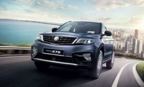 Обновлён Proton X70, который сделан из Geely Atlas: фамильная решетка и прилепленный планшет