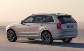 Обновлённый Volvo XC90: косая решётка, более рафинированный салон и прежняя техника