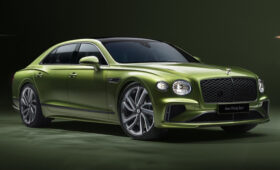 Bentley презентовала новый Flying Spur: техника от Continental GT и минимум внешних изменений