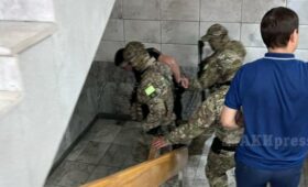 День 12 Сентября: В Жогорку Кенеш задержали мужчину