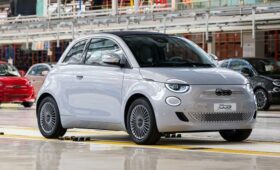 Fiat поставил производство 500e на паузу и приблизил дату возвращения бензиновой версии