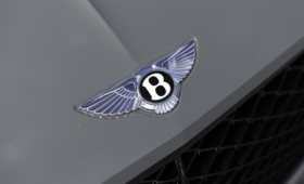 Bentley откладывает тотальное «озеленение» и смещает фокус на гибриды