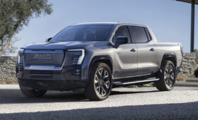 Большой пикап GMC Sierra EV Denali стал дешевле к 2025 модельному году