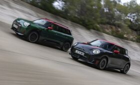 Mini полностью рассекретила «горячие» John Cooper Works Electric и John Cooper Works Aceman