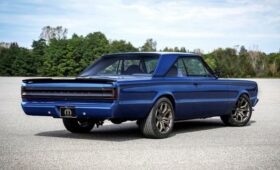 Электромод от Mopar на базе Plymouth GTX 1967 года: крутой дизайн и разделённая батарея