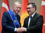 Садыр Жапаров вручил  Реджепу Тайипу Эрдогану орден «Манас» I степени